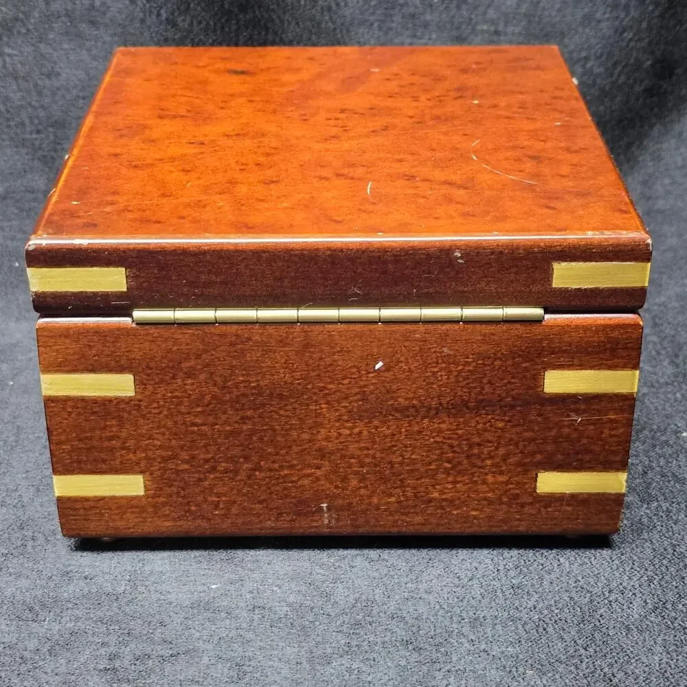 Montreux Quartz Clock In Dark Wooden Box CL137N2